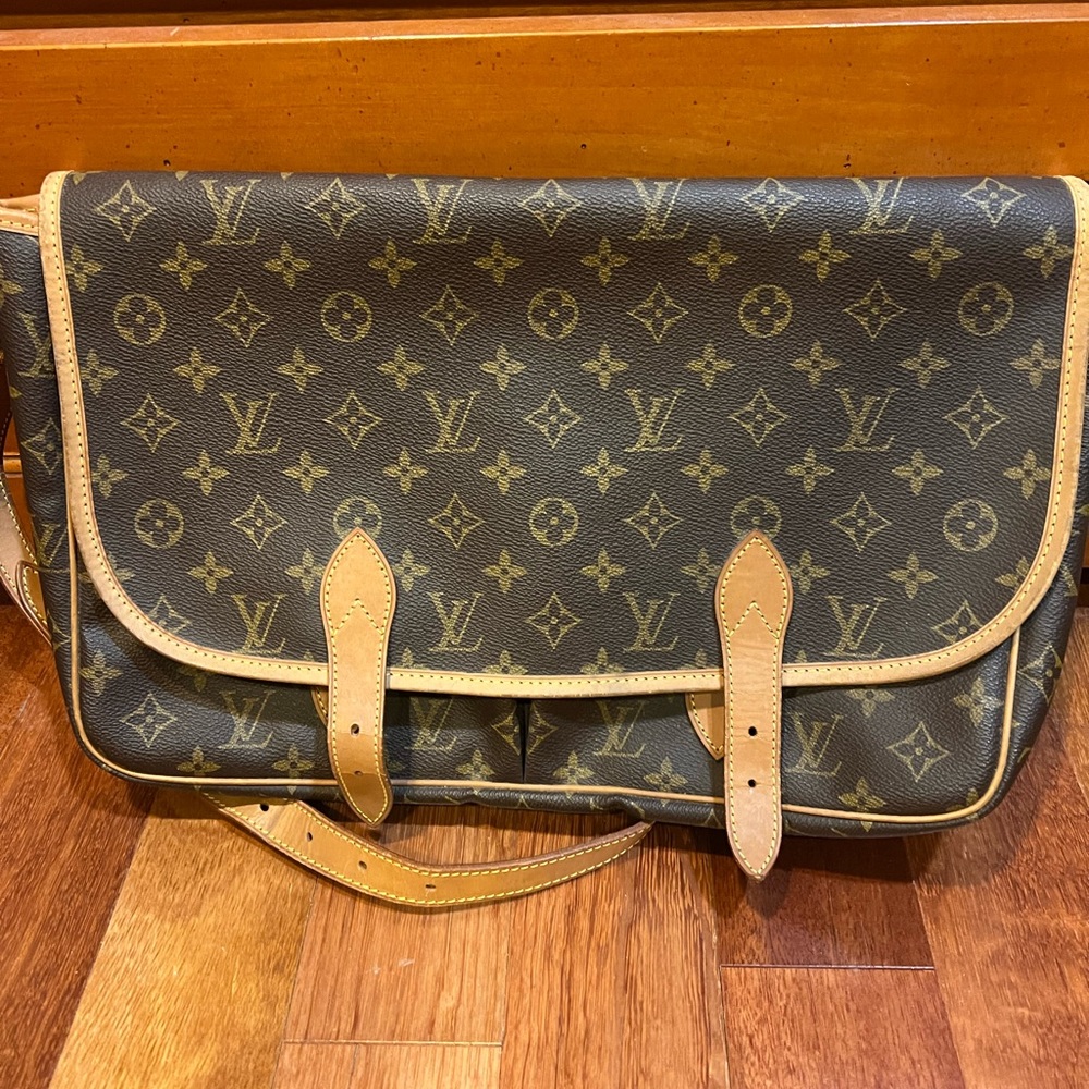 💜LAPTOP CROSSBODY💜